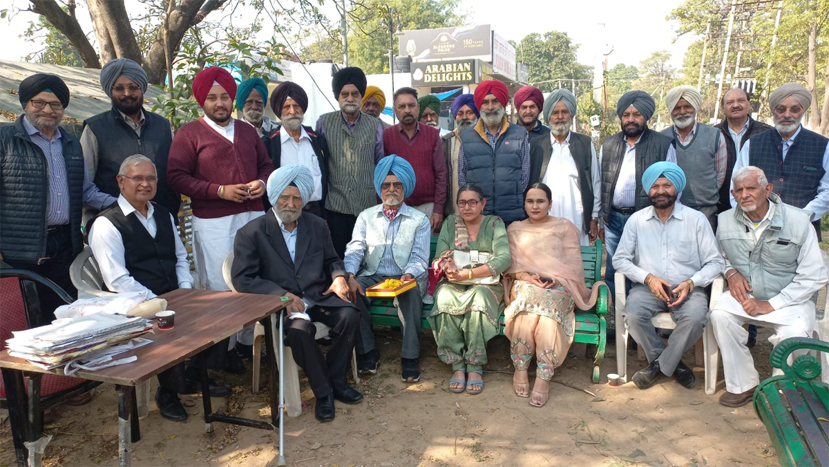 Ex-serviceman Davinder Singh (80) received pension after 50 years of struggle, the hard work of Ex-Serviceman Grievance Cell paid off.